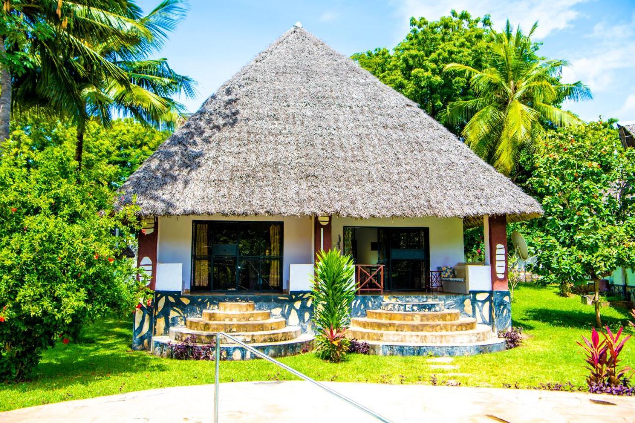 Oasis Diani Beach Villas Exterior photo